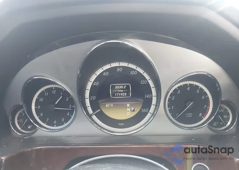 2011 Mercedes-Benz E 350 z USA, uszkodzony, nr VIN WDDHF5GB8BA504594